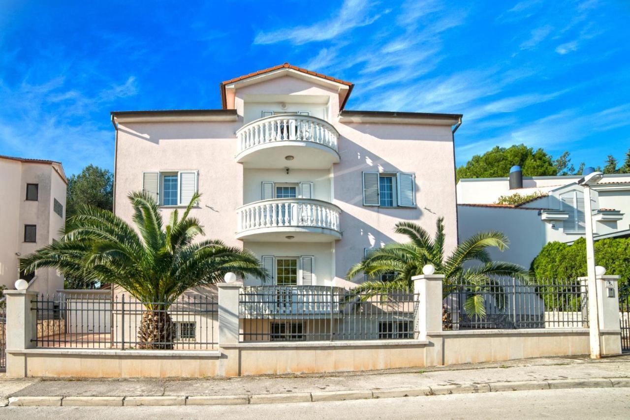 Apartments Ori Pula Luaran gambar