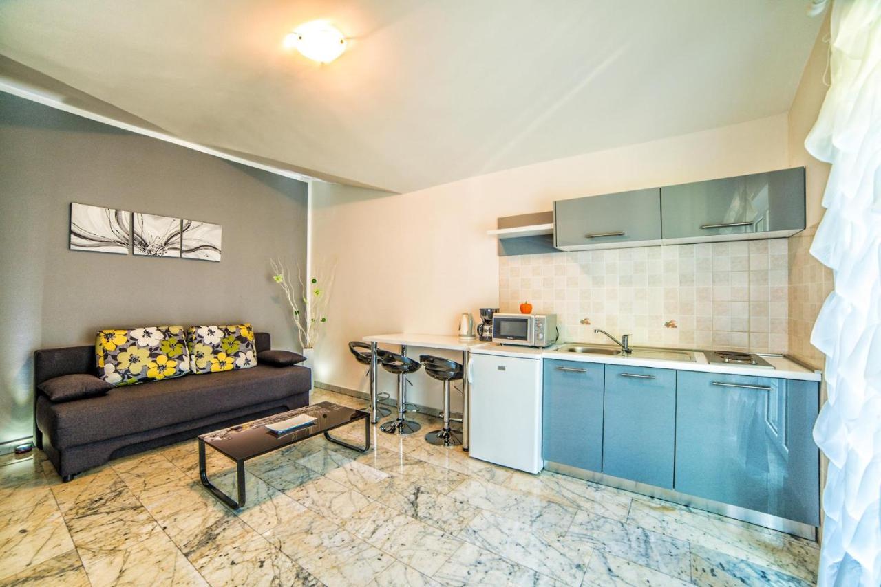 Apartments Ori Pula Luaran gambar