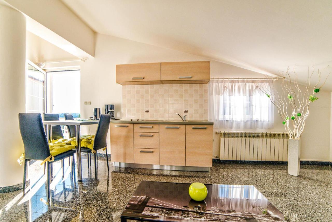 Apartments Ori Pula Luaran gambar