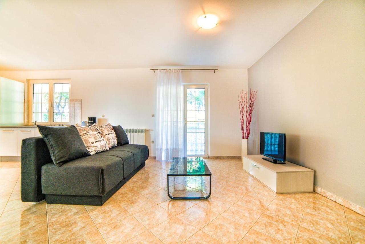 Apartments Ori Pula Luaran gambar