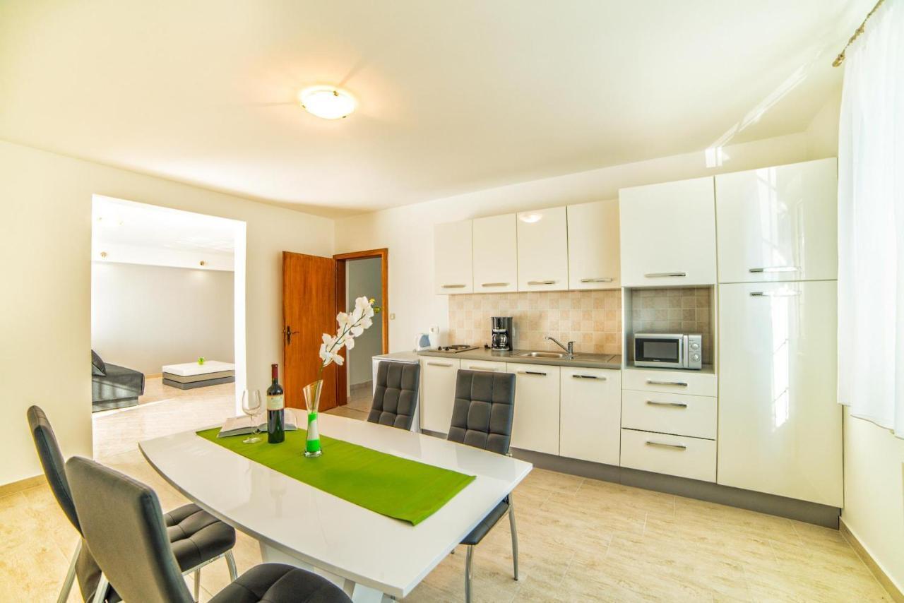 Apartments Ori Pula Luaran gambar