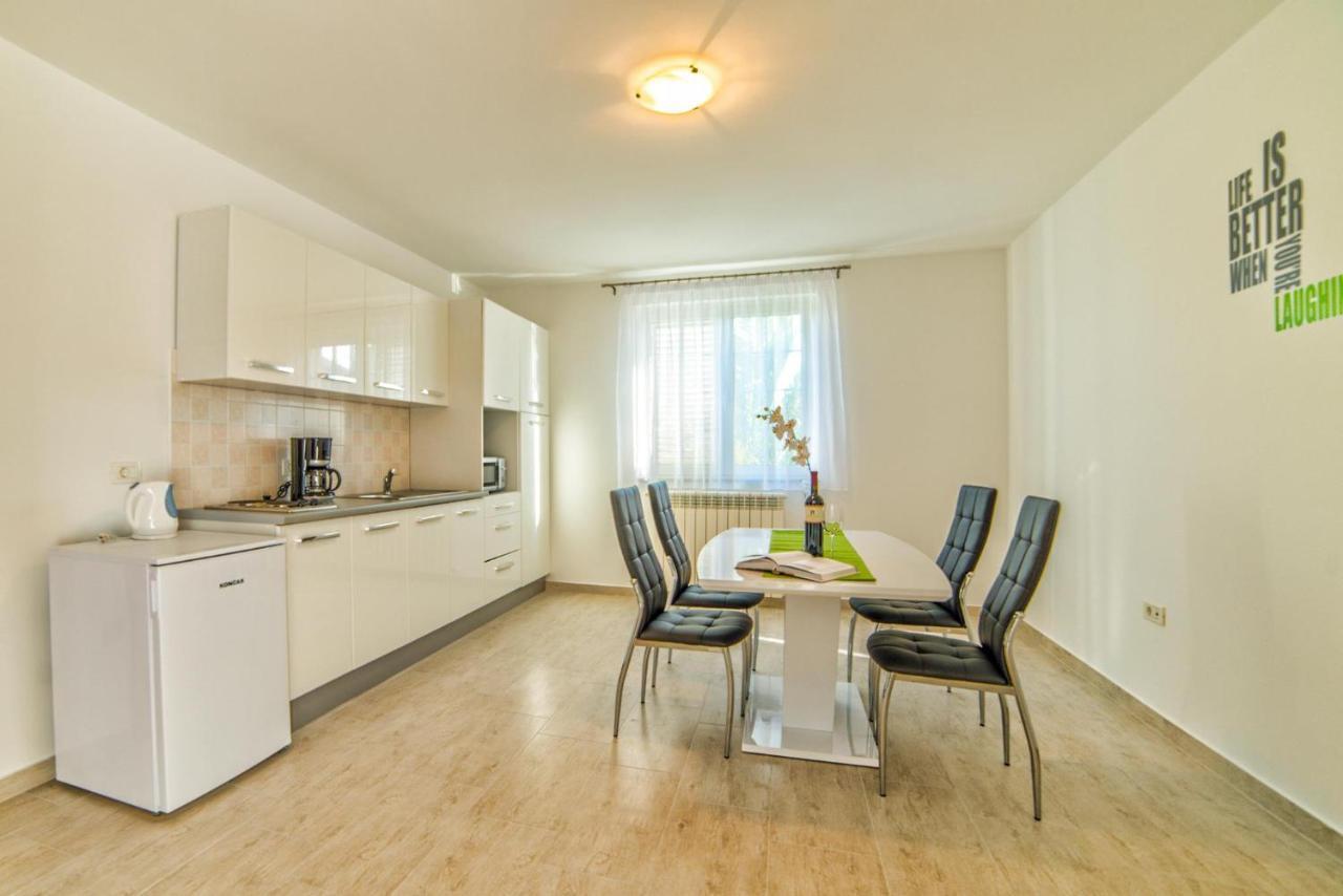 Apartments Ori Pula Luaran gambar