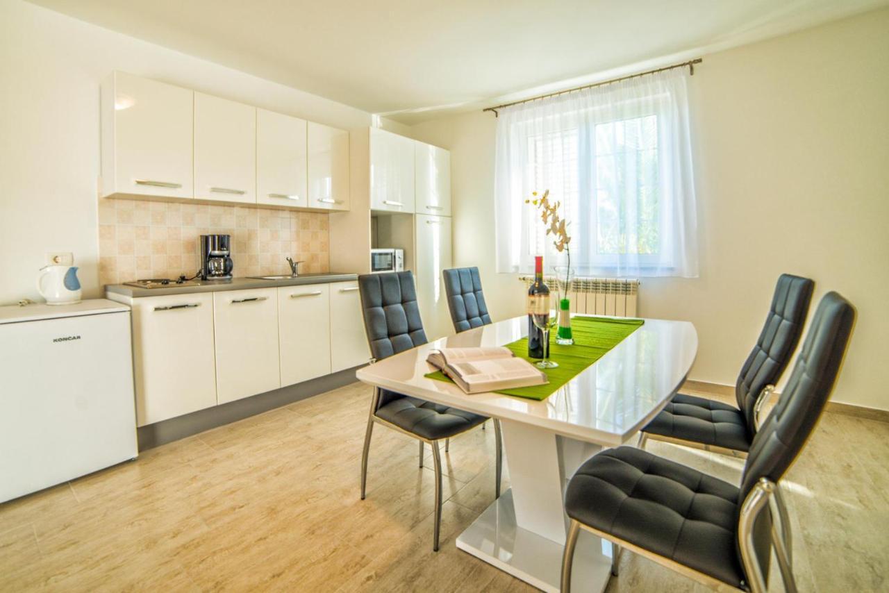 Apartments Ori Pula Luaran gambar