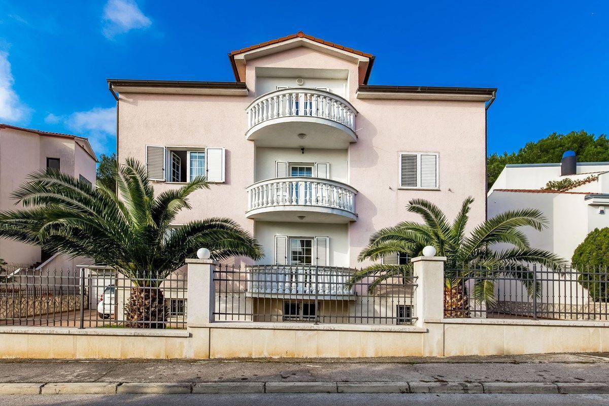 Apartments Ori Pula Luaran gambar