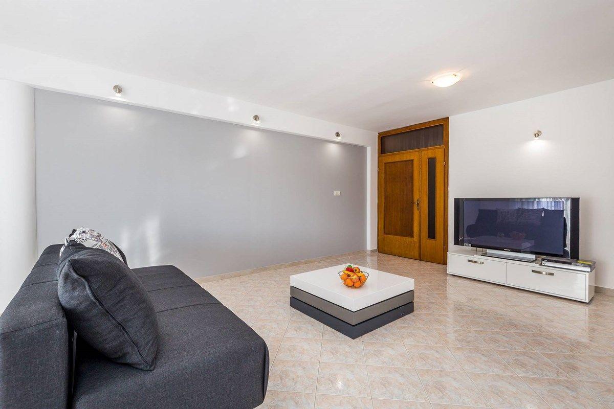 Apartments Ori Pula Luaran gambar