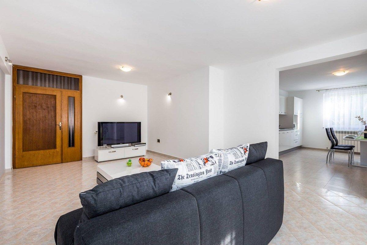 Apartments Ori Pula Luaran gambar